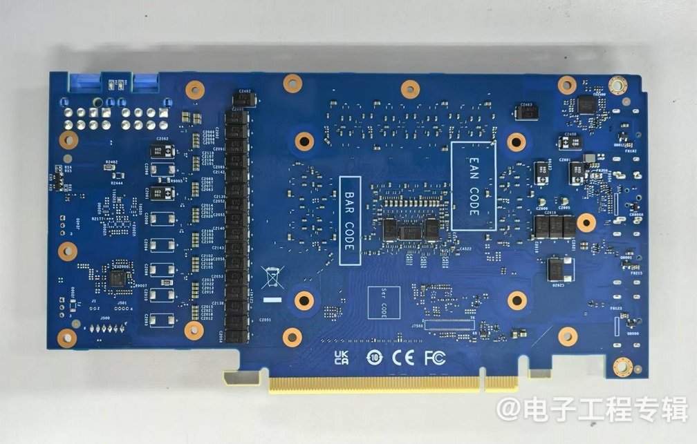 Intel顶配游戏显卡拆解，里面长什么样？(图17)