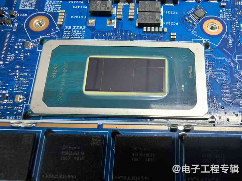 当代轻薄本拆解：探究异构+chiplet处理器的笔记本内部(图9)