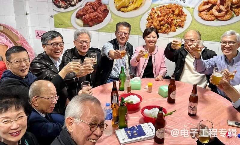 黄仁勋谈三种机器人将实现大规模量产,并加速认证三星HBM(图1) 黄仁勋谈三种机器人将实现大规模量产,并加速认证三星HBM(图1)
