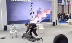 宇树科技人形机器人“翻车”，两条腿的还是不稳吗？(图2)