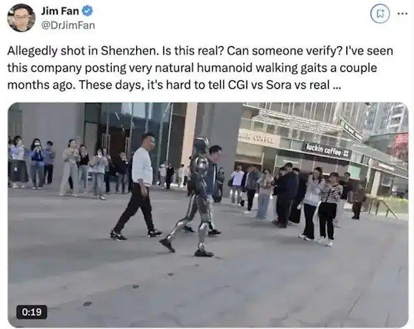 深圳一机器人街头散步成网红,简直太像个人了!(图1) 深圳一机器人街头散步成网红,简直太像个人了!(图1)