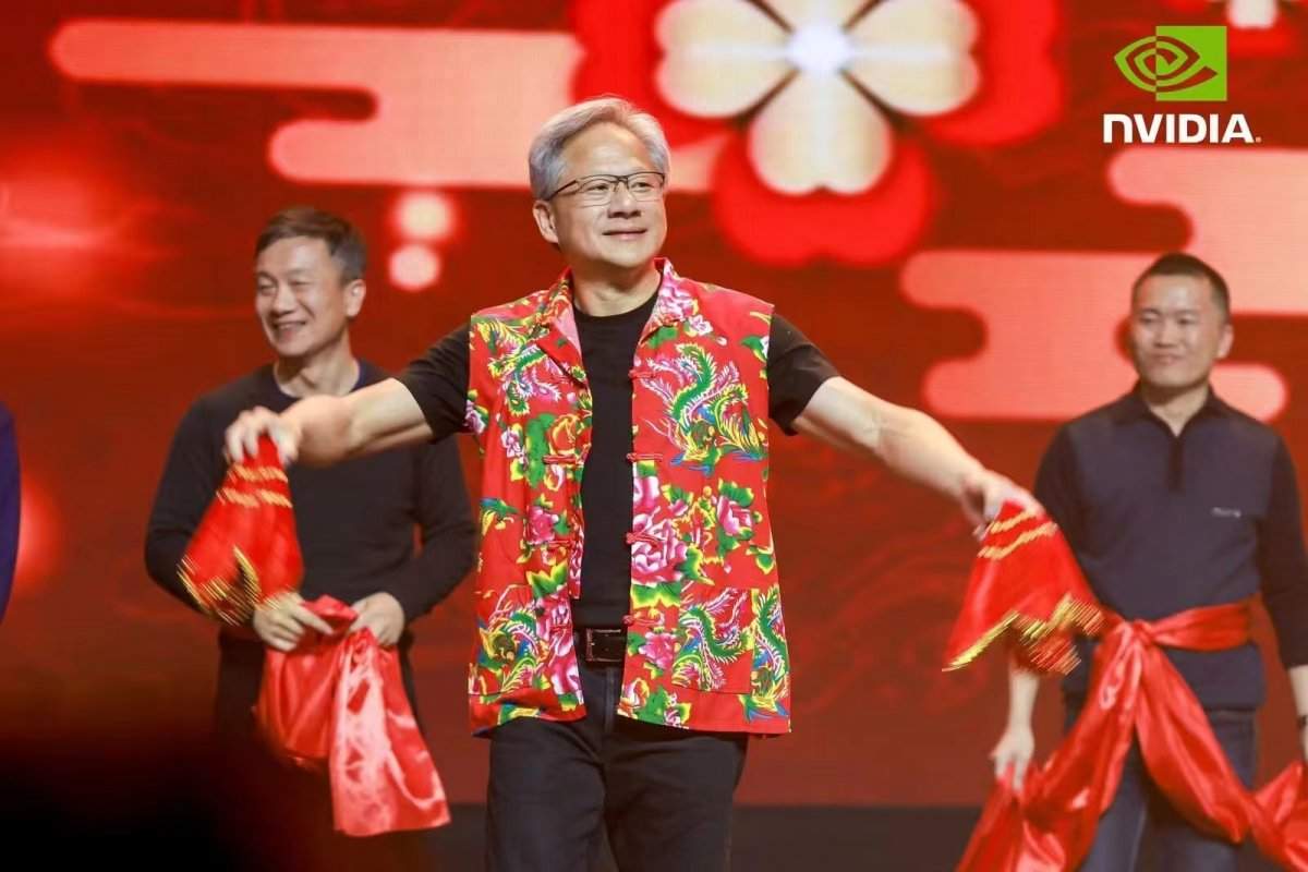 传英伟达正与SK海力士、三星、美光协商开发AI PC的新内存标准SOCAMM