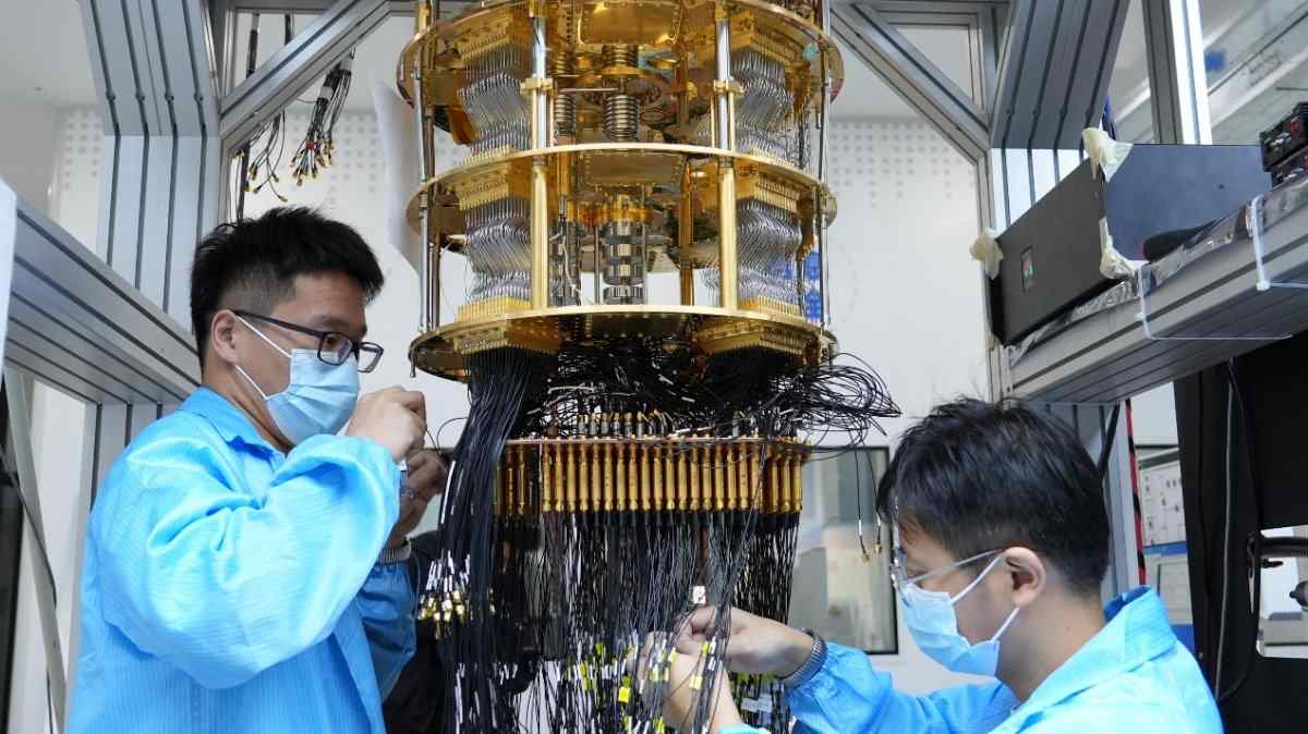 全球首次！中国 “本源悟空” 超导量子计算机成功实现十亿参数 AI 大模型微调(图1)