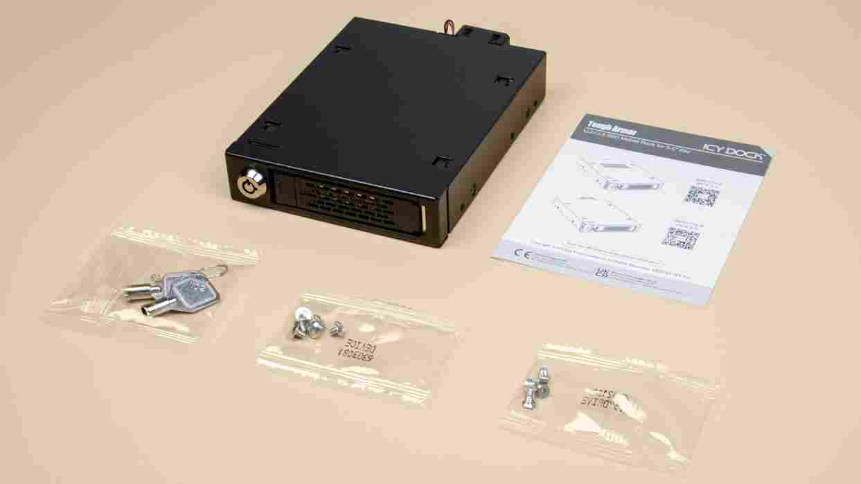 ICY DOCK PCIe5.0存储扩展三件套深度评测 实测满速无损传输