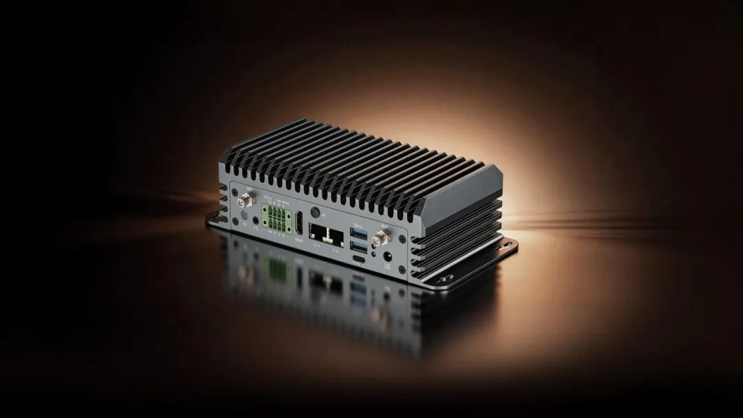 48 TOPS 算力！AI 边缘计算主机：EC-A8550JD4