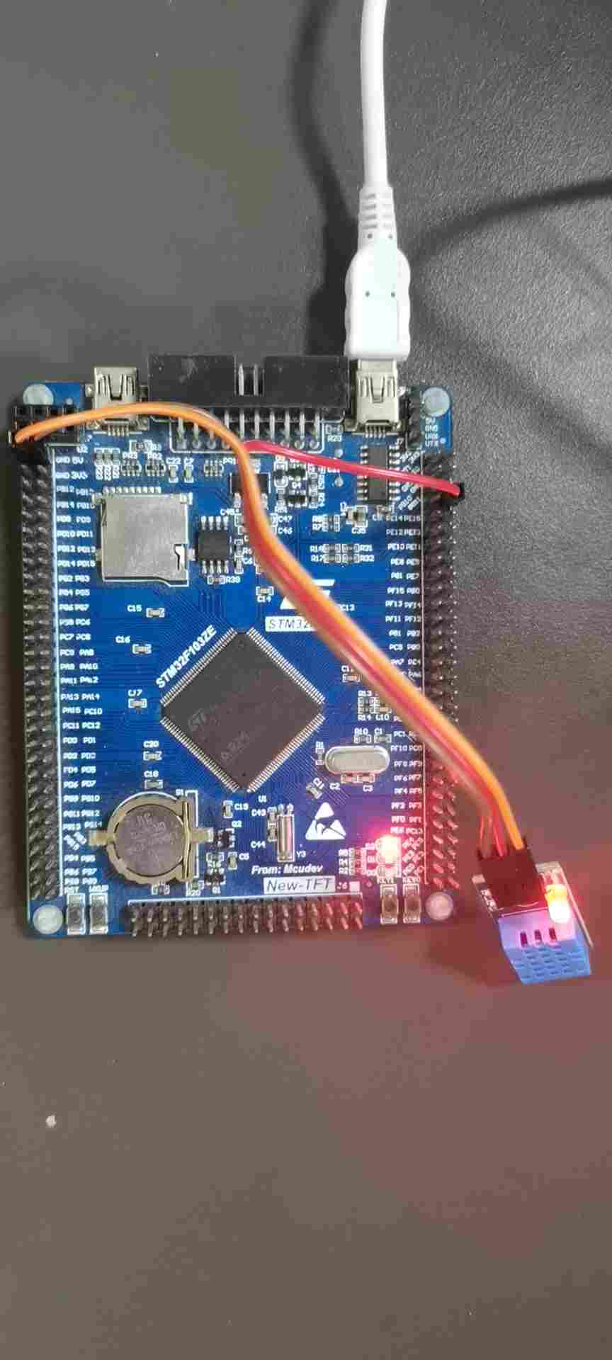 使用STM32F103ZET6采集DHT11温湿度串口显示(图6) 6-现象.jpeg